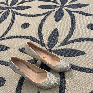 Elegant Silver Glitter Women's Shoes